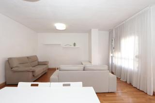 Appartamento in Ensanche. Inmocartago vende para reformar  piso muy luminoso en pleno ange