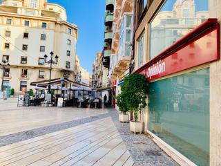 Lloguer Local Comercial a Casco Antiguo. Local en alquiler para oficina en plaza del ayuntamiento