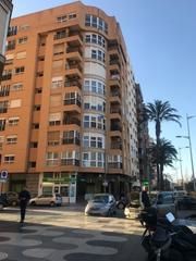 Miete Etagenwohnung  Calle carlos v  en  cartagena. Amplio y luminoso piso sin amueblar con garaje y trastero en ala