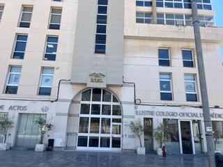 Rent Office space in Casco Antiguo. Oficina de 86 m en plaza del rey
