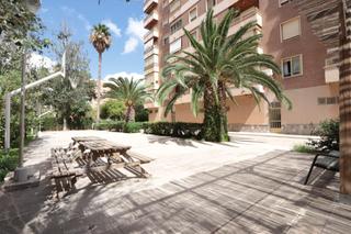 Pis a Alameda. Piso de casi 200 m con plaza de garaje y trastero en trafalgar