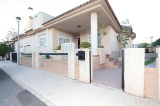 Location Maison à Polígono Santa Ana. Se alquila planta baja en polígono de santa ana