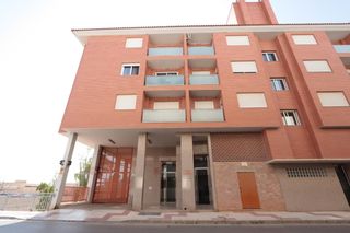 Piso en Centro. Espectacular piso con terraza, garaje y trastero en fuente álamo