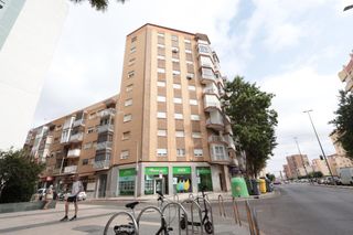 Pis  Calle angel bruna. Magnífica vivienda en ángel bruna, haciendo esquina, de 4 dormit