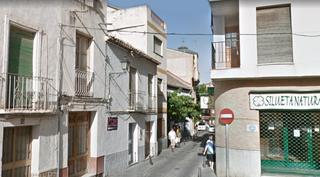 Casa a Calle general serrano 8. Casa en venta en dúrcal, 4 dormitorios.