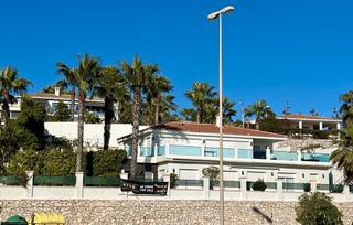 Chalet en Avenida luis peralta 2. entra en tu paraso costero en el chaparral, costa del sol!