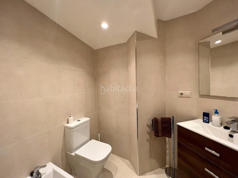 Foto 675f3b33-8c71-46a1-9b0b-d749873835a5. Dúplex apartamento dúplex ubicado en la zona baja de Calahonda en Mijas