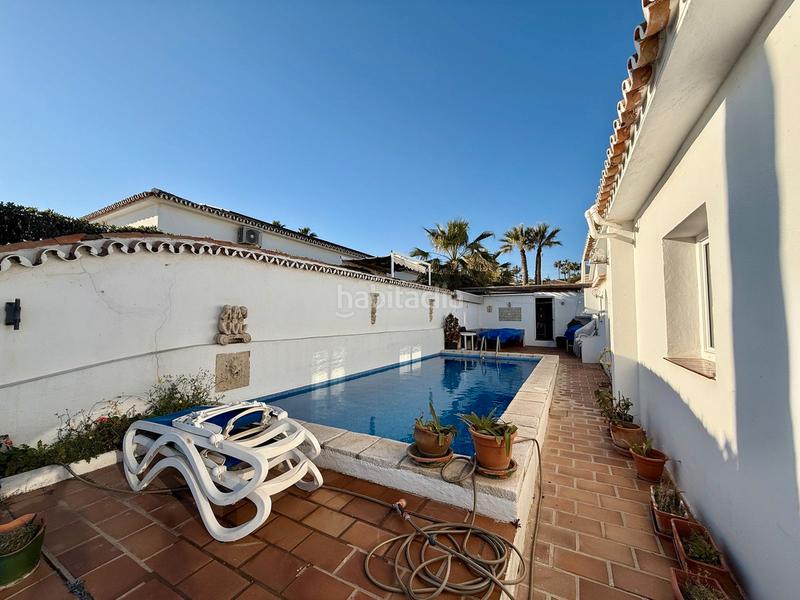 Foto 0ced2834-246e-41c3-87d0-cadce5ad2746. Chalet impresionante villa frente al mar en la playa de chaparral – una oportunidad única de renovación en Mijas