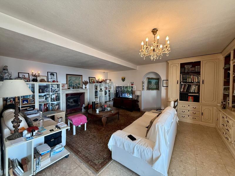 Foto 201cb3af-2c04-4920-8d68-3b9f76e0c0f8. Chalet impresionante villa frente al mar en la playa de chaparral – una oportunidad única de renovación en Mijas
