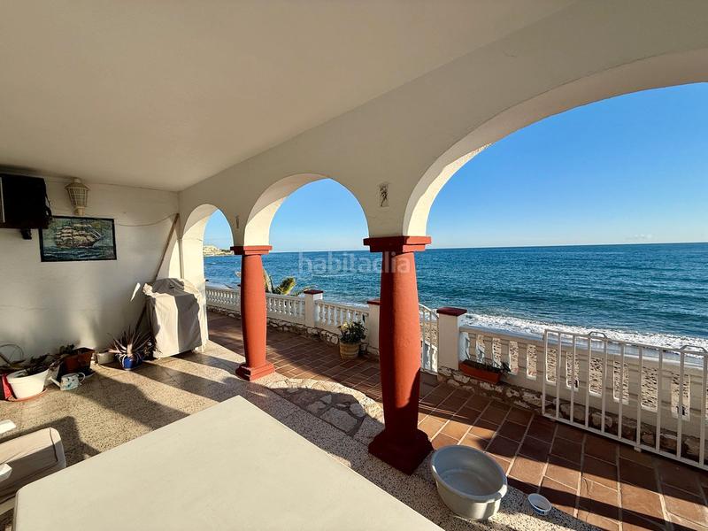 Foto 388fd882-f143-4133-a5e0-e5a19f9a1849. Chalet impresionante villa frente al mar en la playa de chaparral – una oportunidad única de renovación en Mijas