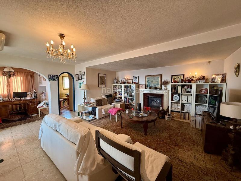Foto 43b2ceb8-19f4-4e1b-9c97-586940d301c0. Chalet impresionante villa frente al mar en la playa de chaparral – una oportunidad única de renovación en Mijas
