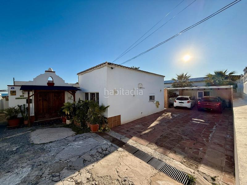 Foto cd9cdcc8-a016-420c-8b5b-da259bdfe7e3. Chalet impresionante villa frente al mar en la playa de chaparral – una oportunidad única de renovación en Mijas
