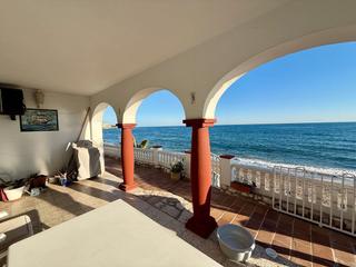 Chalet  Calle playa del chaparral. Impresionante villa frente al mar en la playa de chaparral  una