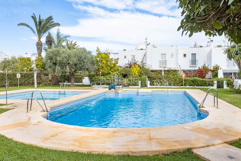 Foto 8628ecad-3491-42c0-a994-5fef43651ff8. Chalet with fireplace heating parking pool in El Palmeral Mojácar