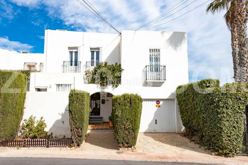 Foto 381b209f-1281-418a-b4f5-47e8418818e2. Xalet amb xemeneia calefacció aparcament piscina a Mojácar