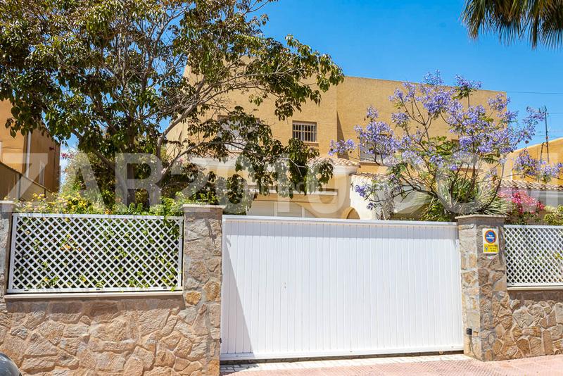 Foto 20b1035e-ba35-40a8-bb3d-f45b31339f1b. Chalet villa independiente en las marinas en Las Marinas - Pueblo Laguna Vera