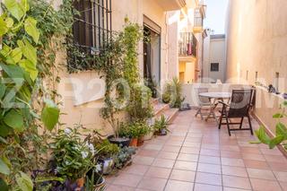 Ground floor  Calle baria. Piso en planta baja con patio privado