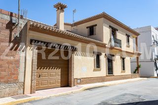 Chalet  Calle del geranio. Espectacular casa artesanal de lujo en venta en calle del gerani