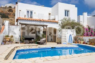 Xalet  Barrio el sopalmo. Chalet-cortijo de estilo tradicional andaluz con piscina, amplio