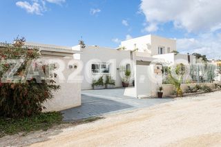 Xalet  Calle romero. Exclusivo chalet moderno con piscina y jard�n en la ribina, cerc