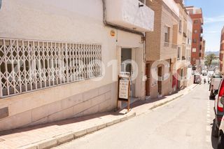 Locale commerciale  Calle subida de la marina. Venta de local comercial de gran tamaño en garrucha