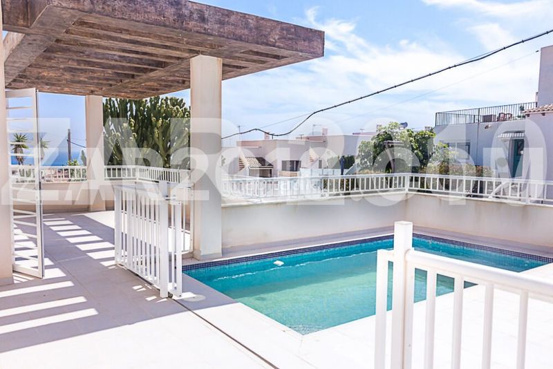 Foto eaba433c-4753-4f60-ab6b-0d4adc5e8df9. Chalet avec piscine dans El Palmeral Mojácar