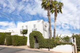 House  Calle rumina. Exclusivo chalet adosado en esquina a 150 m del mar en la mejor
