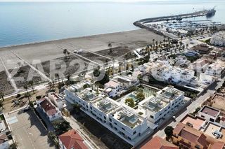 Apartment  Avenida de las marinas. Piso planta baja 3 dormitorios con terraza y parking en vera pla