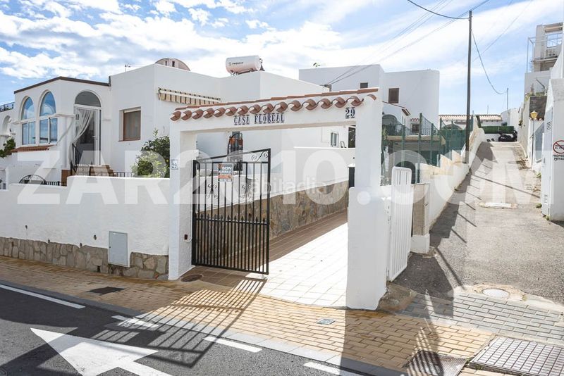 Foto 5bc614d3-c95c-42c6-90bd-e6b7f3ea66d1. Chalet avec parking dans El Palmeral Mojácar