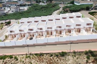 Duplex  Calle francisco villa espesa. Dúplex adosado de obra nueva de 3 dormitorios en urbanización el