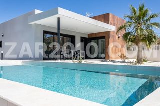 Chalet  Calle amapola. Villa independiente llave en mano con piscina privada en huerta