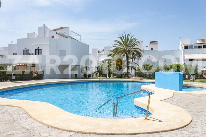 Foto a2326b3f-bd3e-4072-9062-1e1b988b0f79. Xalet amb piscina a Las Marinas - Pueblo Laguna Vera