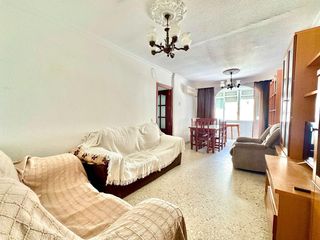 Appartamento in Camposoto - Gallineras. Piso de tres dormitorios, dos baños y terraza.