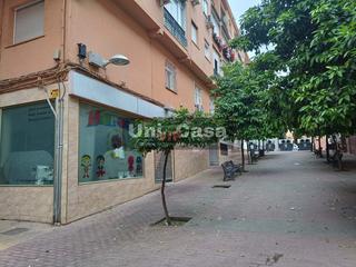 Locale commerciale in Calle Escritor Gómez de Rivera 6