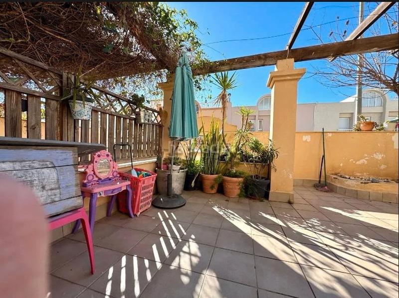 Foto 4550f9b9-76f4-4116-b9d5-2db1e3383724. Casa adossada amb xemeneia a Aguadulce Sur Roquetas de Mar
