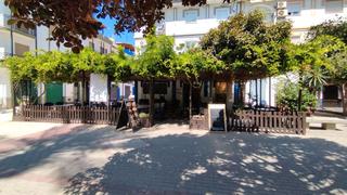 Locale commerciale in Calle Flores de Lemis 18
