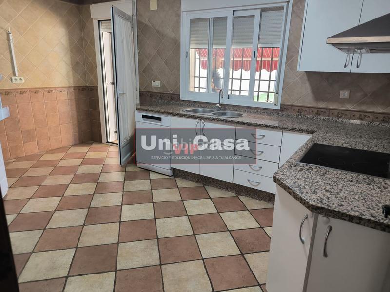 Foto 17a38f1d-a0fe-486c-8882-212ef90cac2d. Rent towny house in carretera granada badajoz 1 in Córdoba