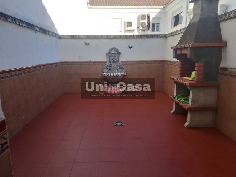 Foto 33b0ba01-a0a0-42f4-a44a-cc72c180dc04. Casa adosada en Almodóvar del Río