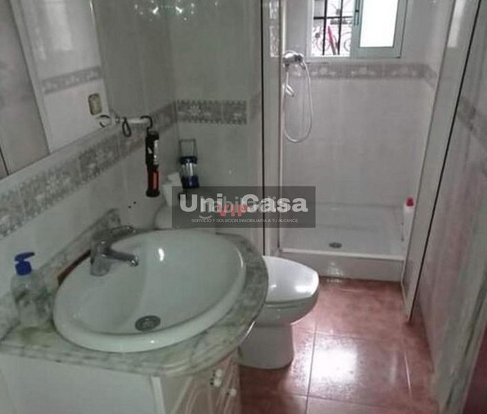 Foto caad666b-2e4f-45dc-9ee9-3c8a14c2c9e7. Casa adossada amb aparcament a Santa Rosa - Valdeolleros Córdoba