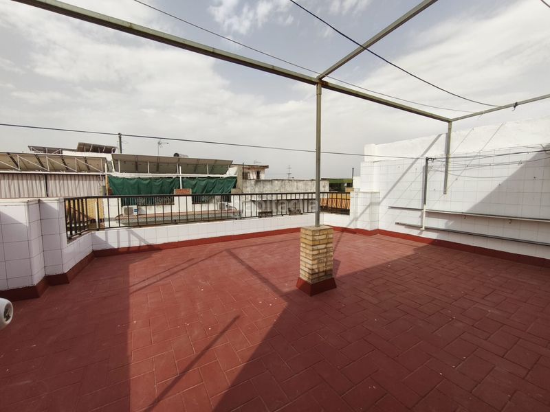Foto 4b8cf88b-75cb-4010-85c5-f2bb834a9e06. Casa amb aparcament a Palmete Sevilla