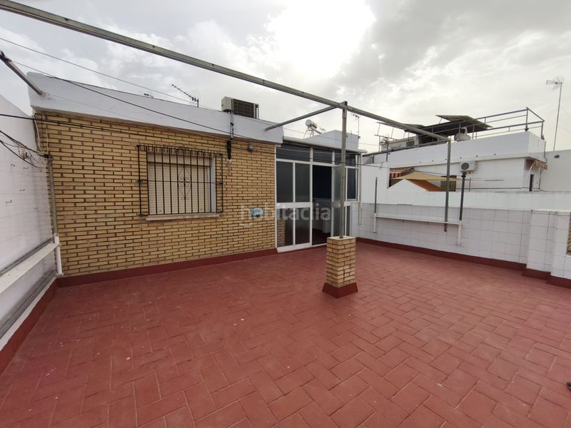 Foto c03a844c-7358-4729-8adf-af152ac6416c. Casa amb aparcament a Palmete Sevilla