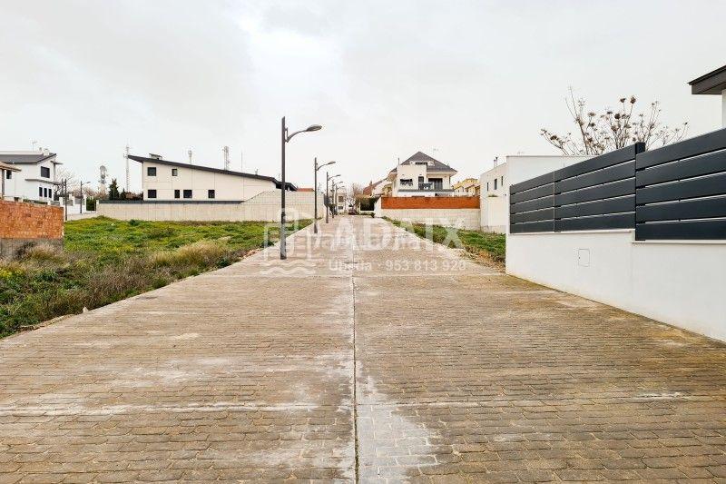 Foto e4d896e1-342b-4a62-9b86-1320ef105533. Terreny residencial a poligono sup 10 a Úbeda