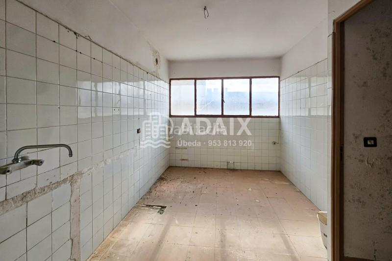 Foto b1fc5d47-ef39-4d50-a228-b74c4e722ccc. Edifici a calle trinidad 4 a Úbeda