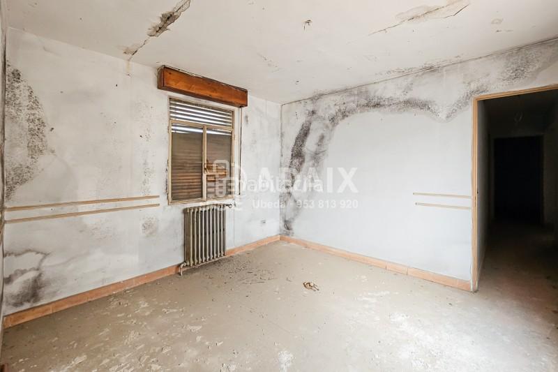 Foto f86873ae-7946-4ba5-9277-3b7e9a3a2c4c. Edifici a calle trinidad 4 a Úbeda
