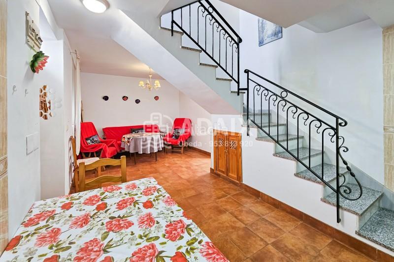 Foto c04bbfaa-d696-4ad0-b622-df70a9261cd2. Maison dans plaza santa clara dans Úbeda