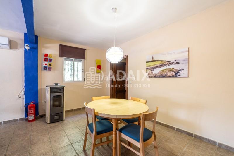 Foto 0140423e-0f94-4c99-bfd5-ef16be3f3153. Casa a urbanización bétula s/n a Úbeda