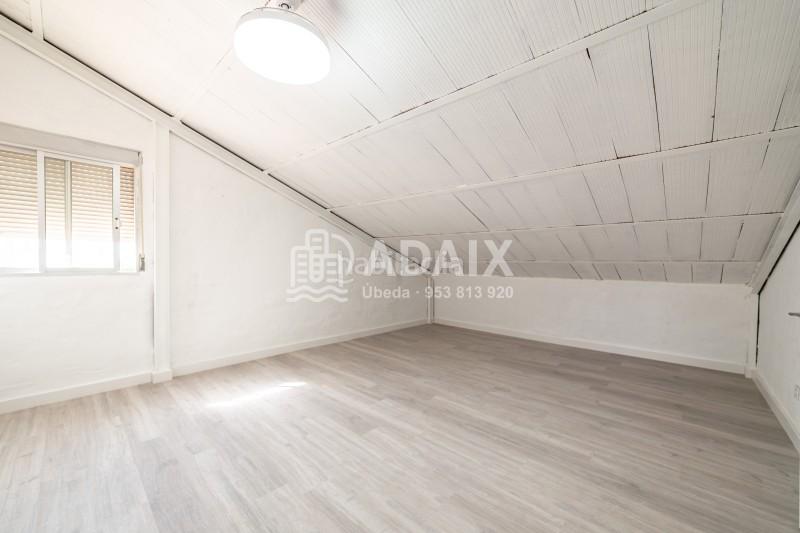 Foto 0c22bd61-d8f9-4d2e-8e65-413fc97a679e. Casa a urbanización bétula s/n a Úbeda