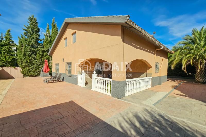 Foto 89ca2b2b-6802-4314-91aa-76a366e87e78. Casa a urbanización bétula s/n a Úbeda