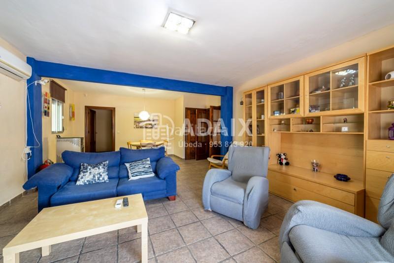 Foto b59d84e1-028b-42e2-a7e9-8b3adc87ca97. Casa a urbanización bétula s/n a Úbeda