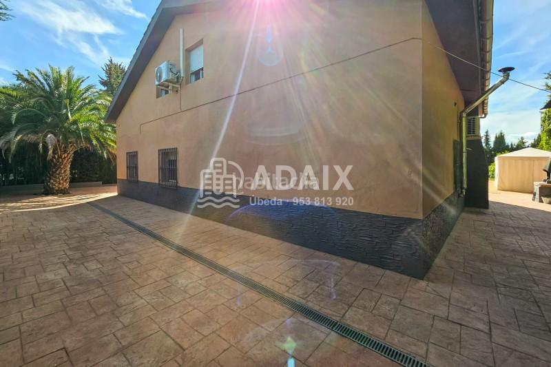 Foto d0f22f56-0eba-402e-a949-87c64820dbec. Casa a urbanización bétula s/n a Úbeda